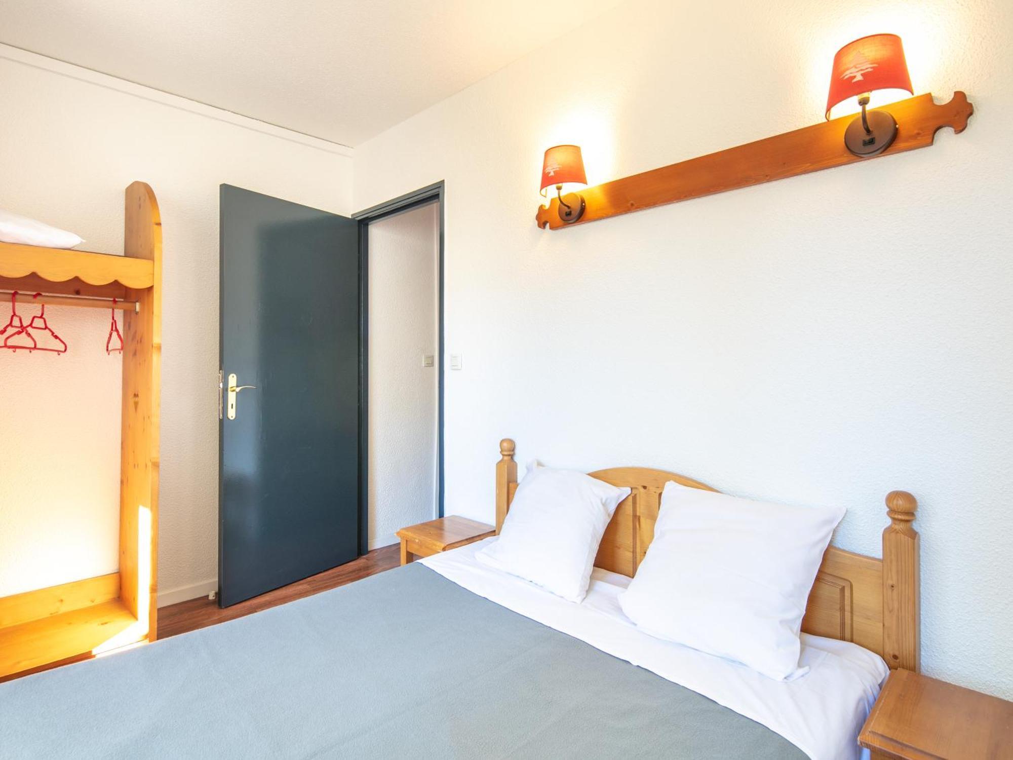 1 Bedroom Apartment sleeping area