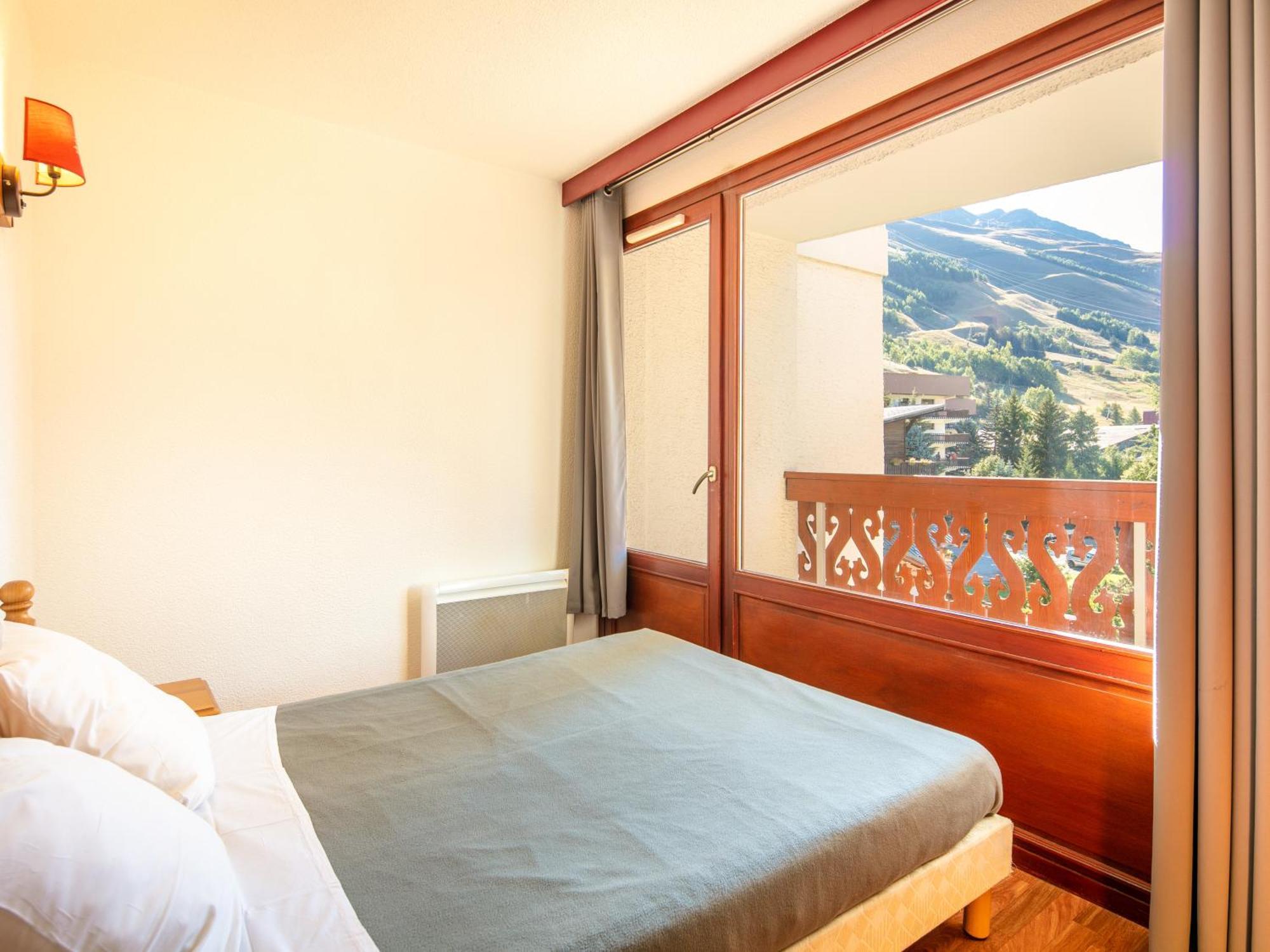 1 Bedroom Apartment sleeping area