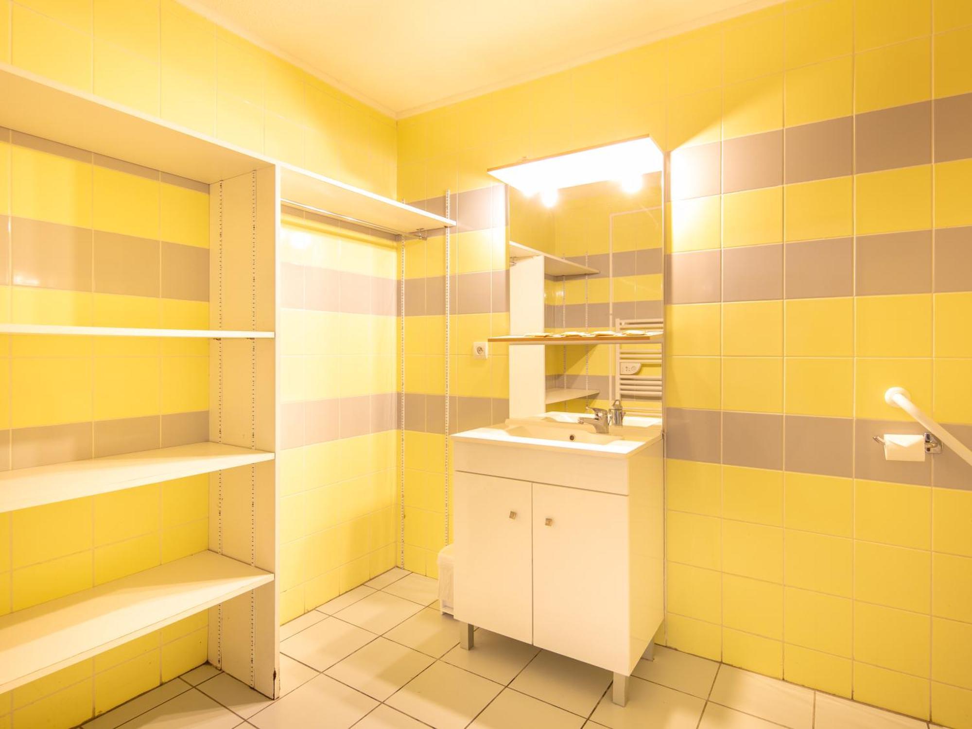 1 Bedroom Apartment sleeping area