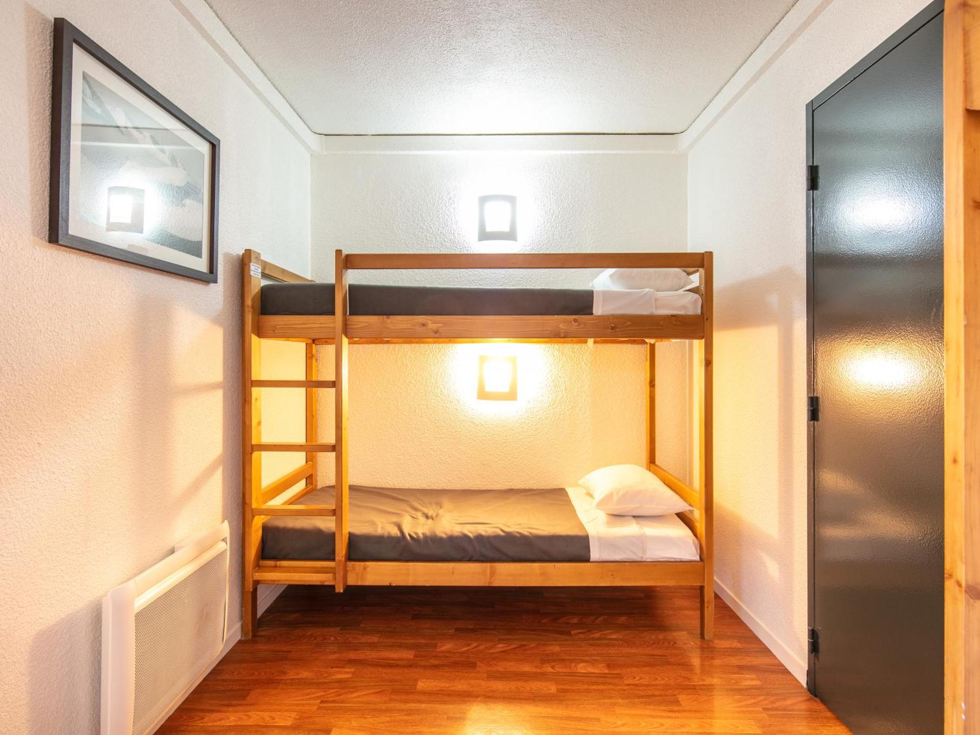 1 Bedroom Apartment sleeping area
